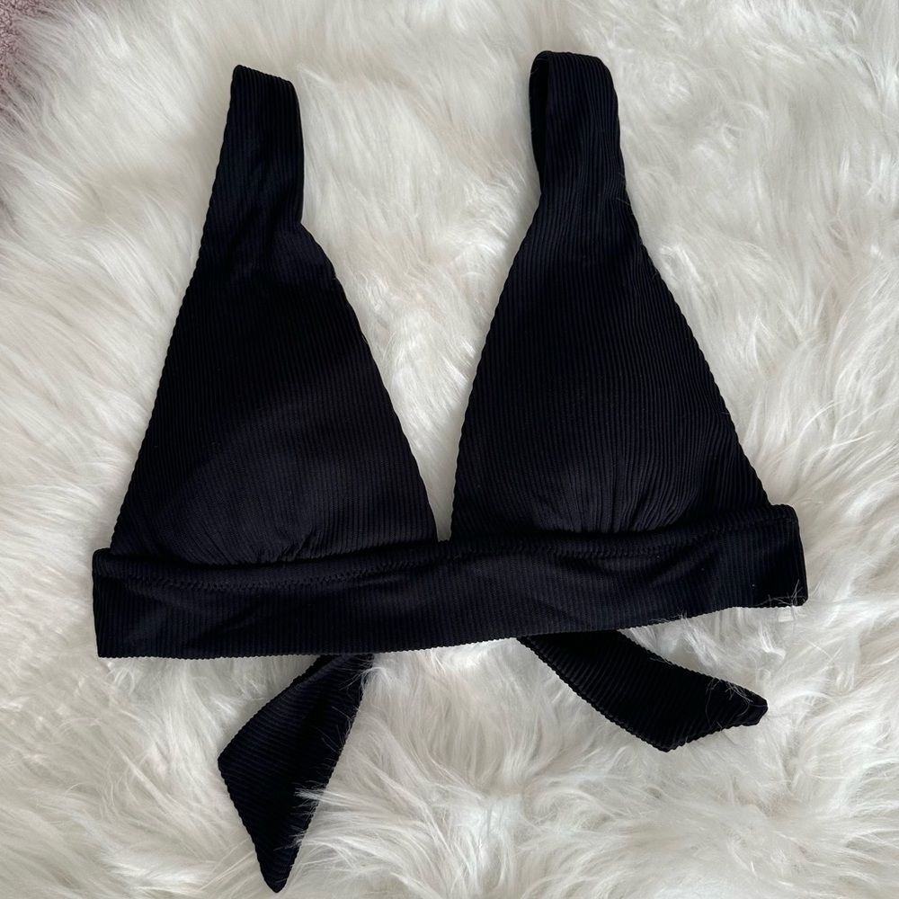 NWOT Aerie Black Ribbed Bikini Top size M
